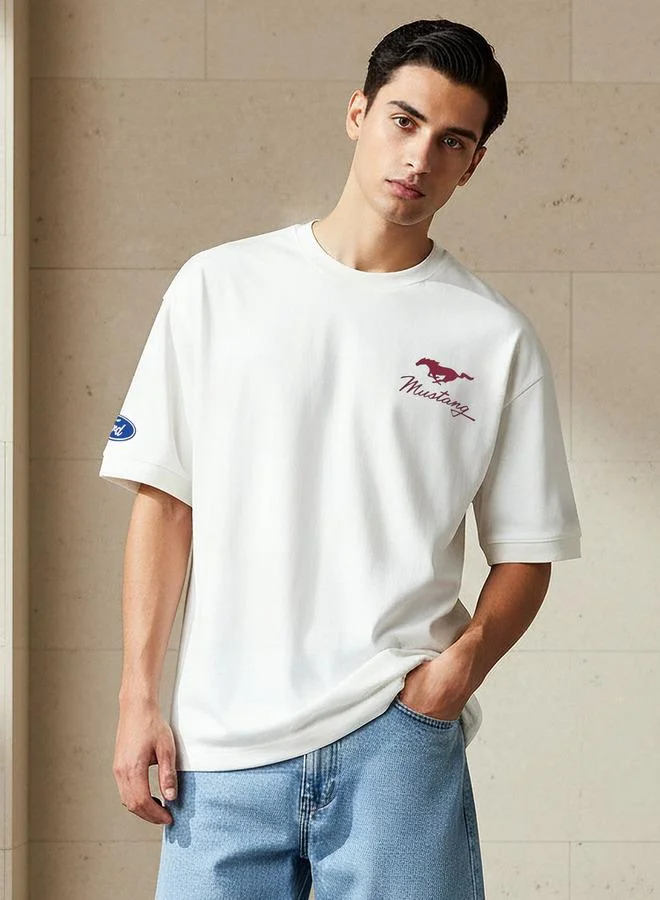 اس بي كاركترز Men Regular Fit Crew Neck Short Sleeves Mustang Print T-shirt